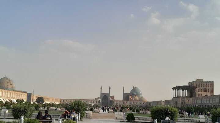 غبار تا اواسط هفته آینده مهمان اصفهان است