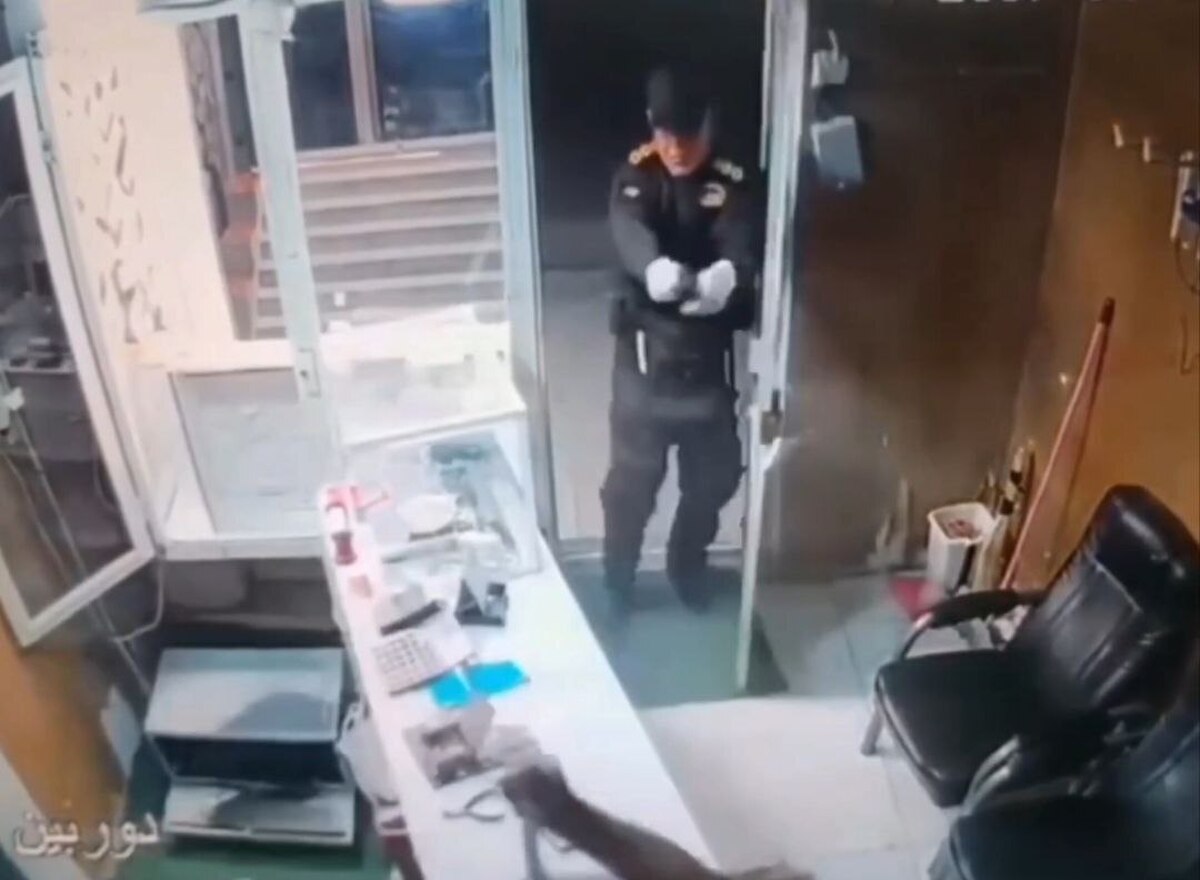 ماجرای سرقت از طلافروشی با لباس پلیس چه بود؟