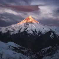‌رقصِ طلوع خورشید بر قله‌ی دماوند