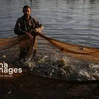 روزی در خاک و دریا