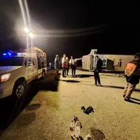 واژگونی مینیباس زائران عتبات؛ یک نفر کشته و ۱۸ تن مصدوم شدند