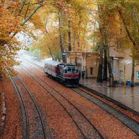 وقتی ریلها از میان رنگها میگذرند