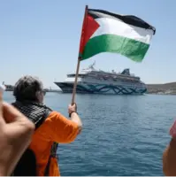 کشتی اسرائیلی از ترس خشم یونانیها مسیرش را عوض کرد