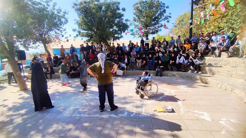 درخشش توان‌خواهان در صحنه تئاتر خیابانی مریوان