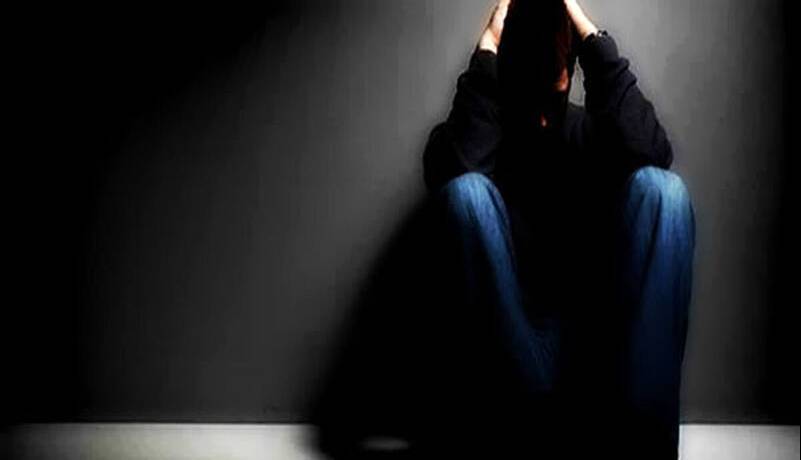 پسر ۱۷ ساله در دادگاه: عمویم با چاقو مرا نابینا کرد!