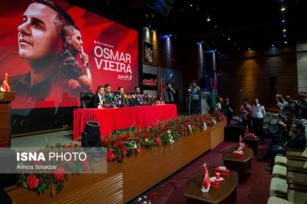 مراسم معارفه و امضای قرارداد سرمربی جدید تیم پرسپولیس