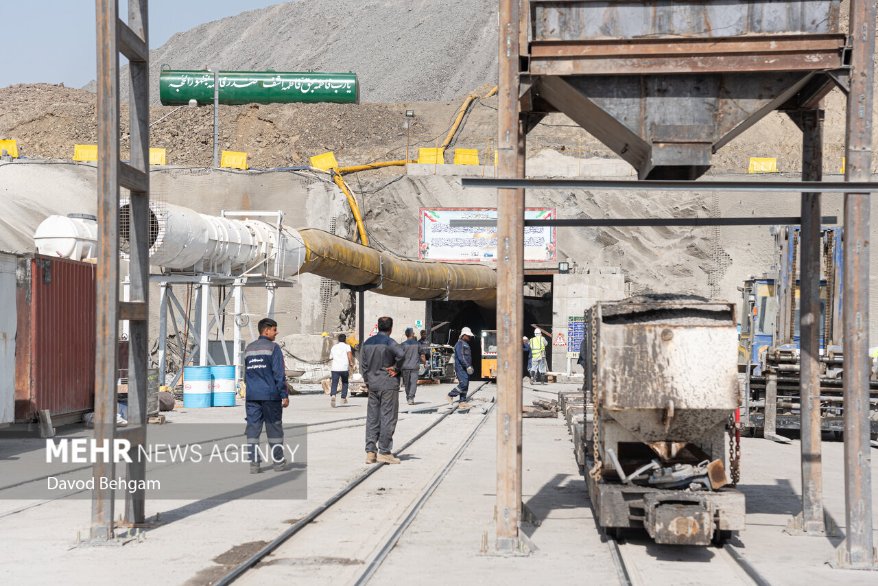 پروژه تونل در حال احداث انتقال آب هزارمسجد به مشهد