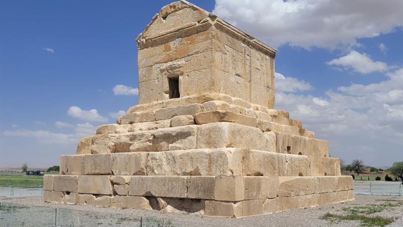 چرا «کوروش»؟