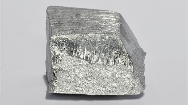 طلا را فراموش کنید / از آیفون تا خودروی برقی، جهان بدون این فلز از کار میافتد