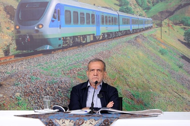 بازدید پزشکیان از خطوط راه‌آهن حومه‌ای استان تهران