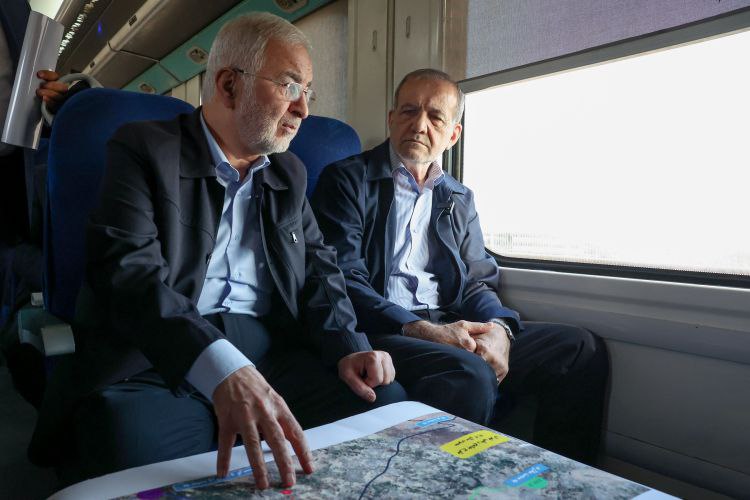 بازدید پزشکیان از خطوط راه‌آهن حومه‌ای استان تهران