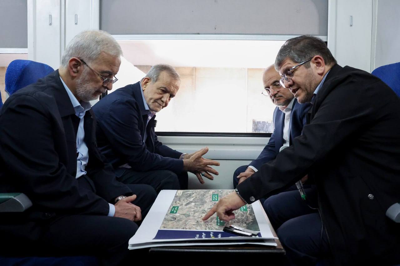 عکس/ بازدید رئیس‌جمهور از خطوط راه آهن حومه‌ای استان تهران