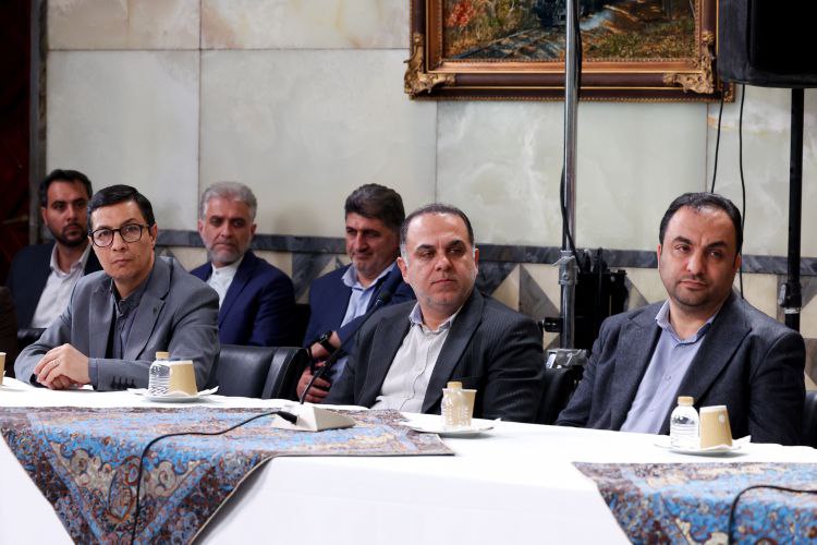 بازدید پزشکیان از خطوط راه‌آهن حومه‌ای استان تهران