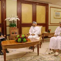 تخت‌روانچی با وزیر امور خارجه عمان دیدار کرد