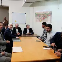 عکس/ نشست صمیمی اعضای انجمن اسلامی و بسیج دانشجویی دانشگاه تبریز با عراقچی