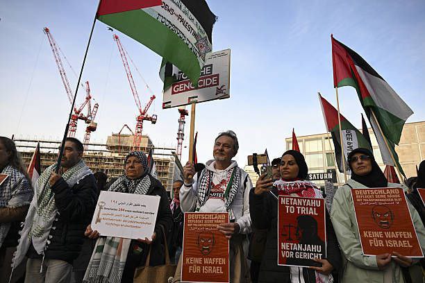 تظاهرات مردم برلین در اعتراض به نقض آتش‌بس و کشتار غیرنظامیان در غزه