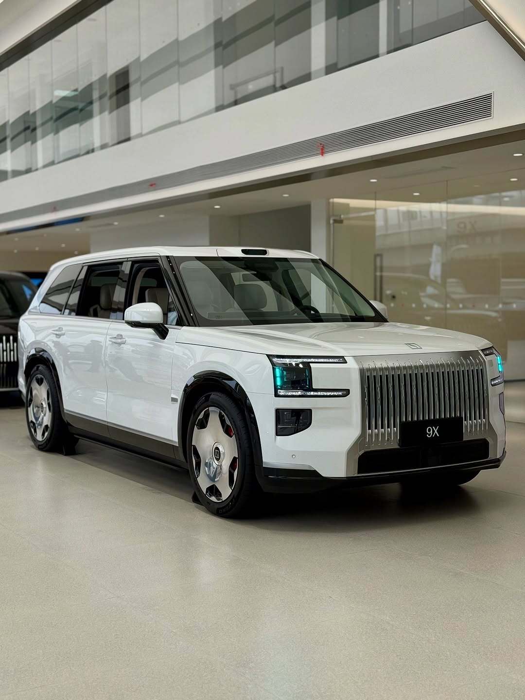 زیکر 9X؛ شاسیبلند پلاگین هیبریدی لوکس ۶ نفره