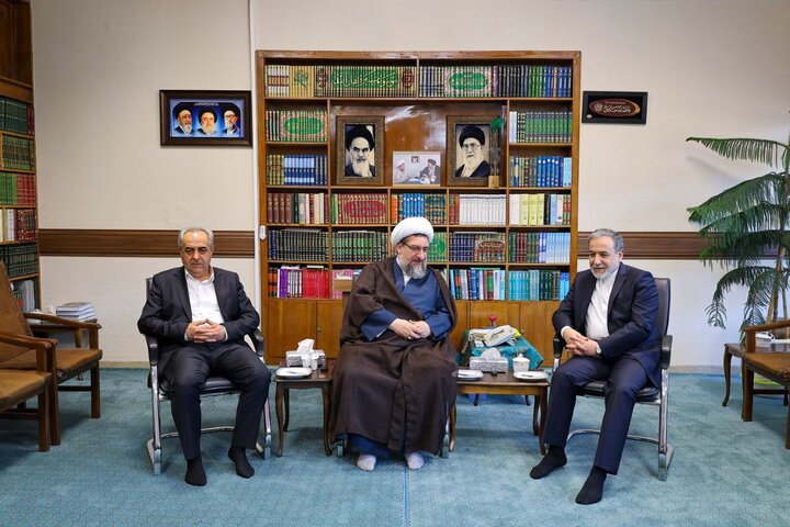 عراقچی به دیدار نماینده ولی فقیه در آذربایجان شرقی رفت