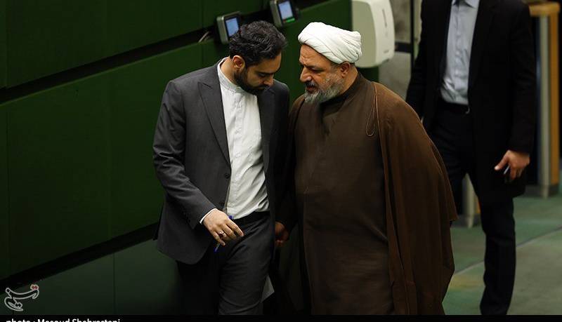 توهینهای توقف ناپذیر از تریبون مجلس!