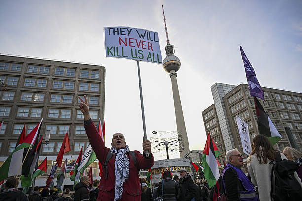 تظاهرات مردم برلین در اعتراض به نقض آتش‌بس و کشتار غیرنظامیان در غزه