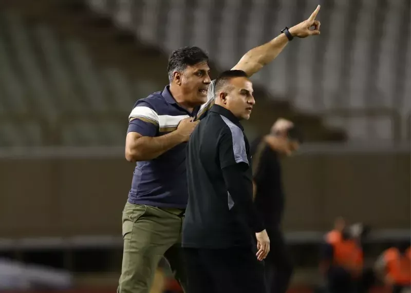 خلیفه اصل: بخاطر بازیکنانم کلاه از سر برمیدارم