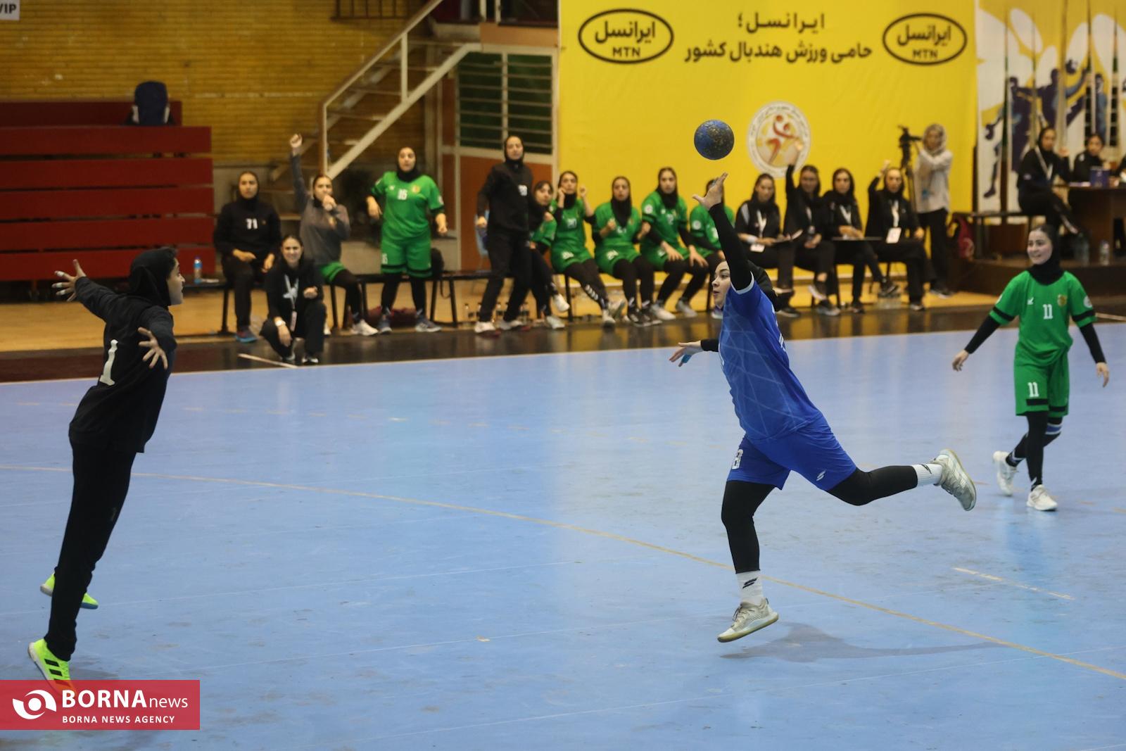 دیدار تیم های هندبال دختران استقلال و کسری گرمدره