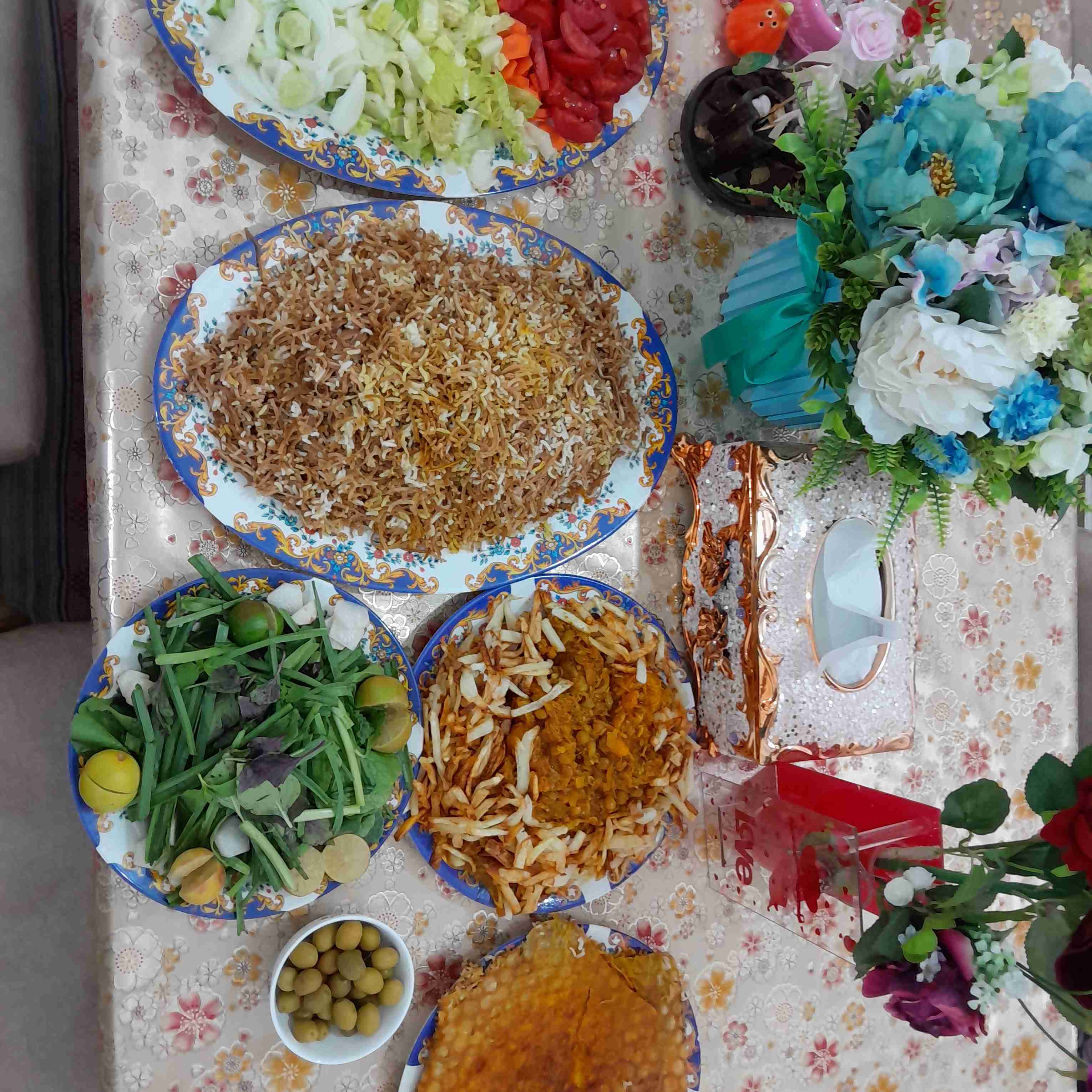 بوقت نهارخوشمزه امروزمون رشته پلو با گوشت دوپیازه، نوش نگاه پرمهرتون 😋😋🍀🌷🌺سلام امام زمانم❤️پاییزهم فصل قشنگی است برای آمدنت...!چقدرمهرش به مهربانی تومی آیدوبارانش به اشکهای من،اللهم عجل لولیک الفرج 🤲🤲🍁🍁🍁🍀🍀🌺🌺دست‌پخت خانم گل ومهربون خونم 😍😘💞💕💚🤍🫶🥰🥰😘🌷❤️🫶