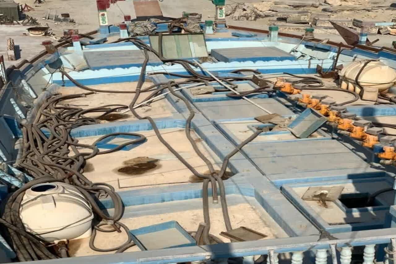 شناور حامل سوخت قاچاق در آبهای خلیج فارس توقیف شد