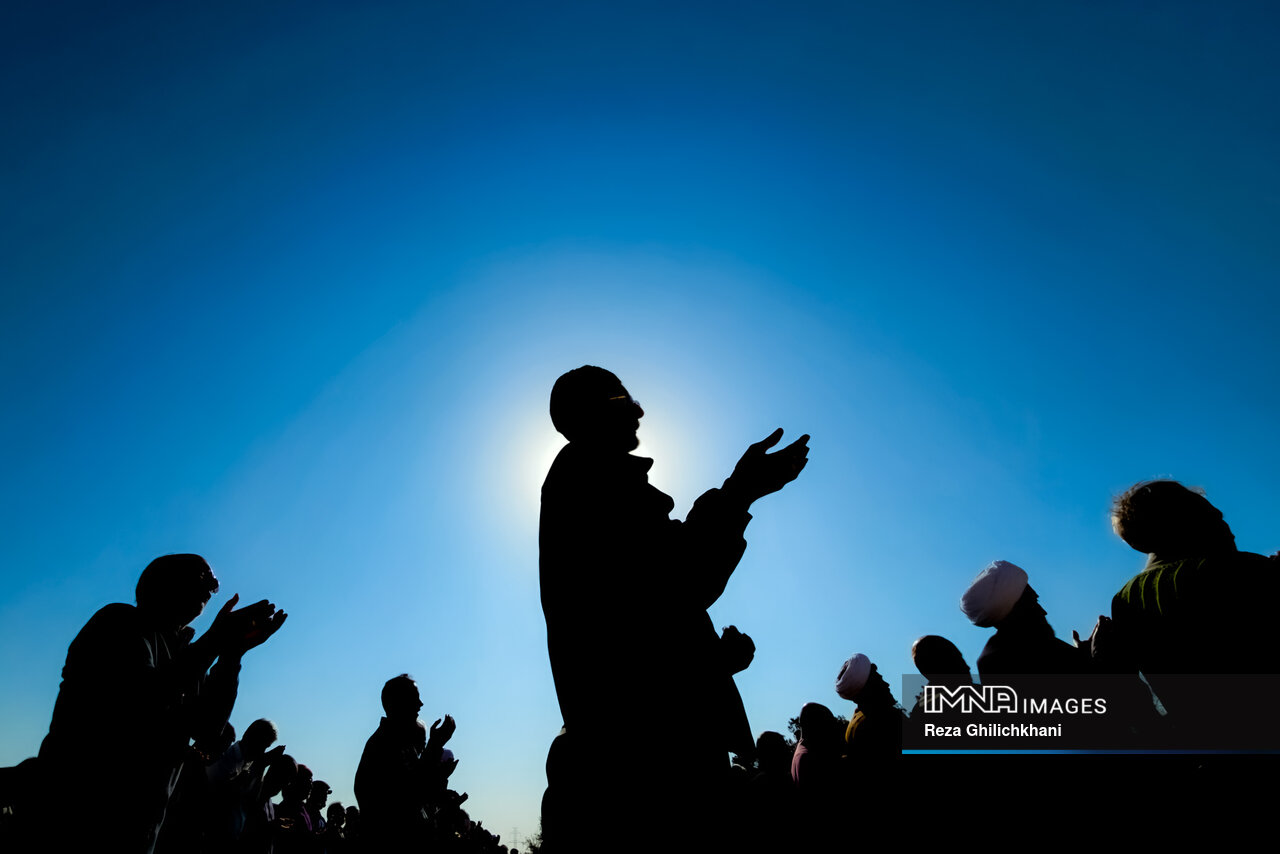 عکس/اقامه نماز باران در نجف‌آباد اصفهان