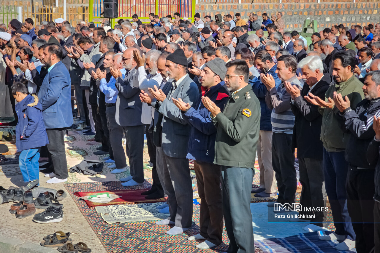 عکس/اقامه نماز باران در نجف‌آباد اصفهان