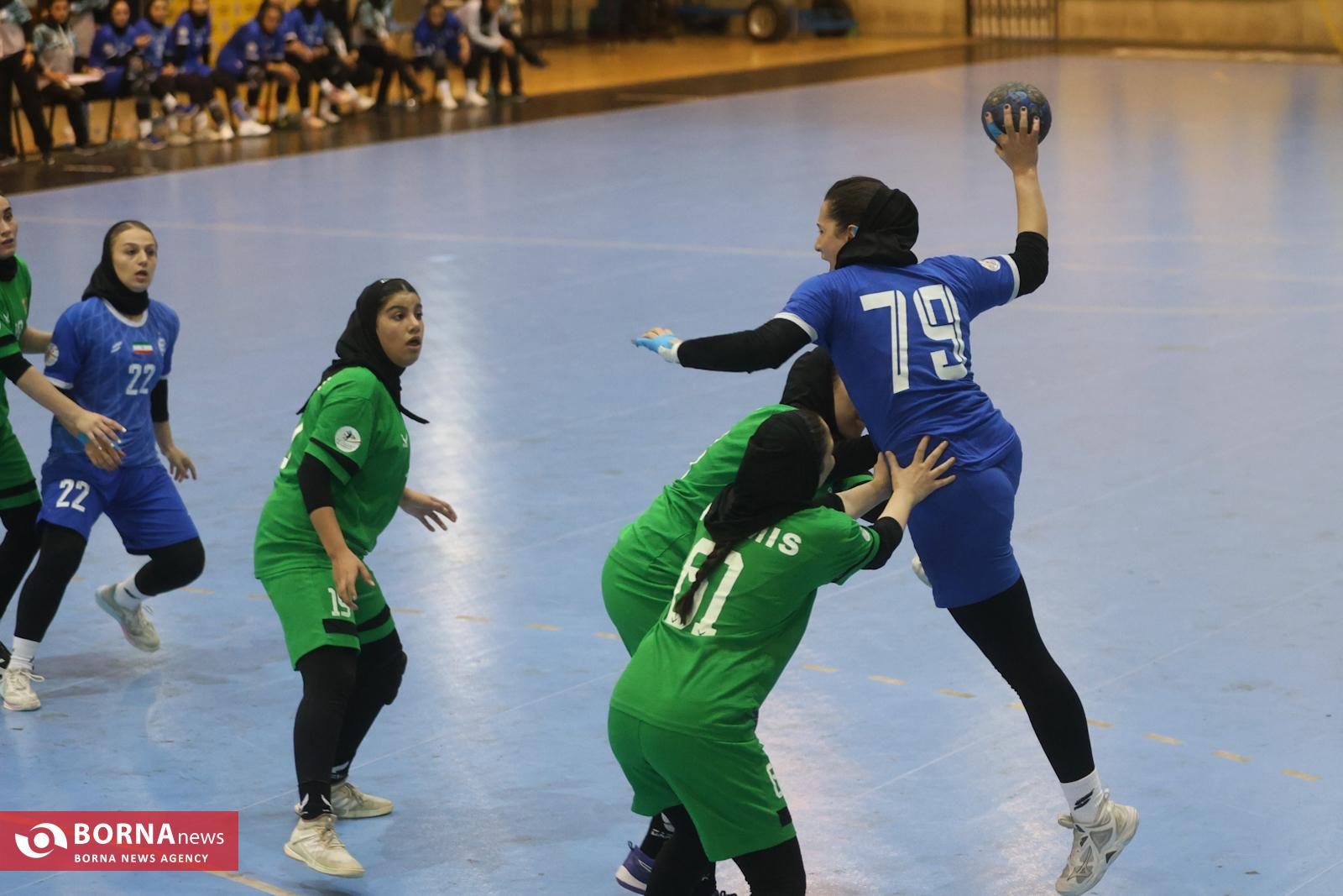 دیدار تیم های هندبال دختران استقلال و کسری گرمدره