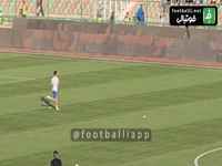 تشویق سعید سحرخیزان توسط هواداران استقلال در آستانه بازی با آلومینیوم اراک