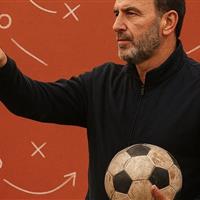 مربی تنها عنصر توانای ایجاد تحول در فوتبال/ خویشتنداری بهجای شومنبازی، لازمه مربیان جوان