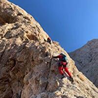 نجات مرد ۵۱ ساله در ارتفاعات کوه سالوک اسفراین