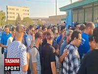 ازدحام هواداران استقلال مقابل گیت های ورودی ورزشگاه شهر قدس