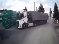 فاصلشو محاسبه نکرد ماشینش داغون شد