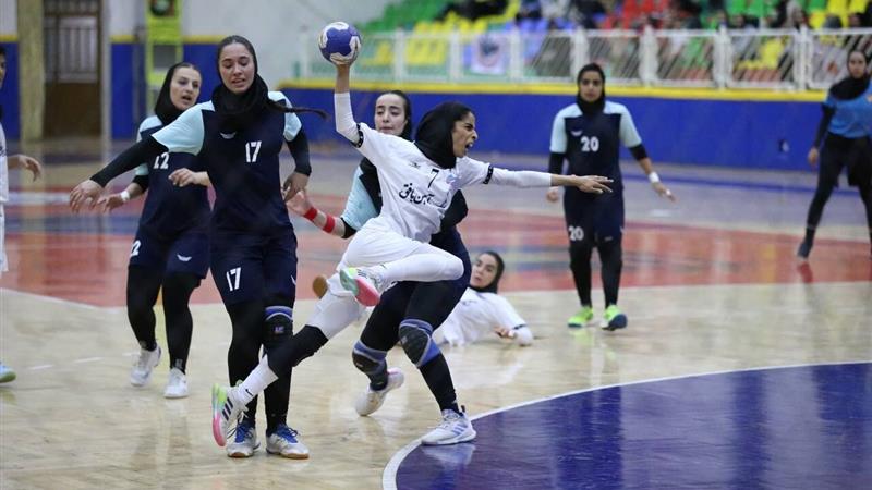 تیم هندبال سنگ آهن بافق بر نامی نو اصفهان غلبه کرد