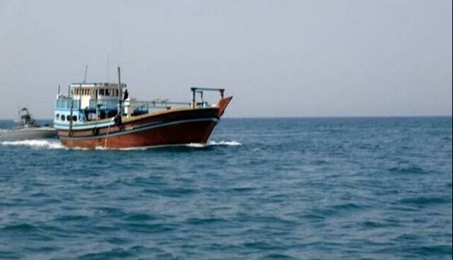 توقیف شناور حامل ۲۴۰ هزار لیتر سوخت قاچاق در خلیج فارس