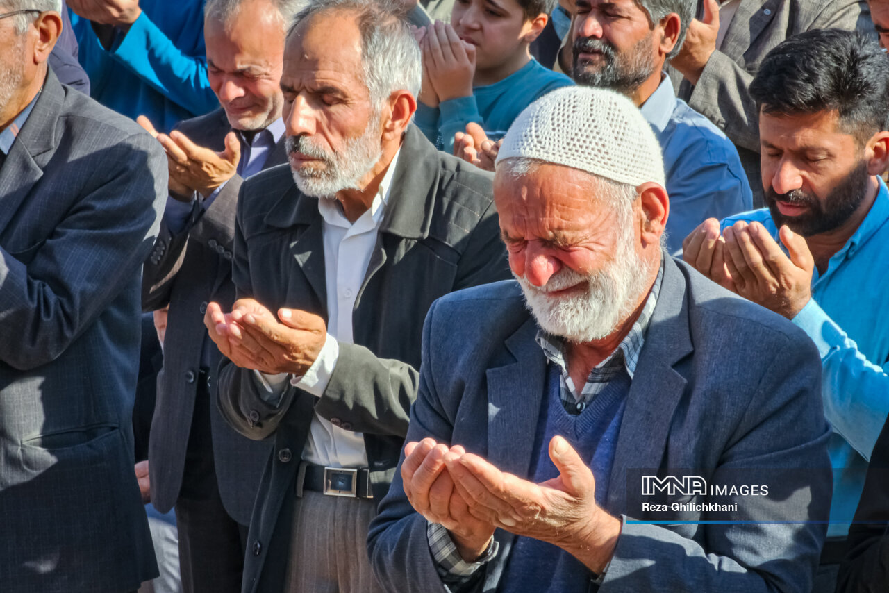 عکس/اقامه نماز باران در نجف‌آباد اصفهان