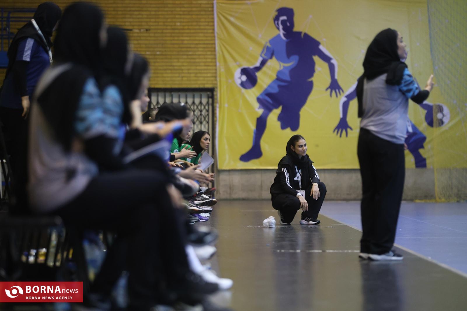 دیدار تیم های هندبال دختران استقلال و کسری گرمدره
