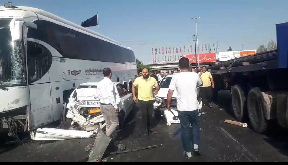 تصادف زنجیرهای در اتوبان تهران–کرج ۳ فوتی برجا گذاشت