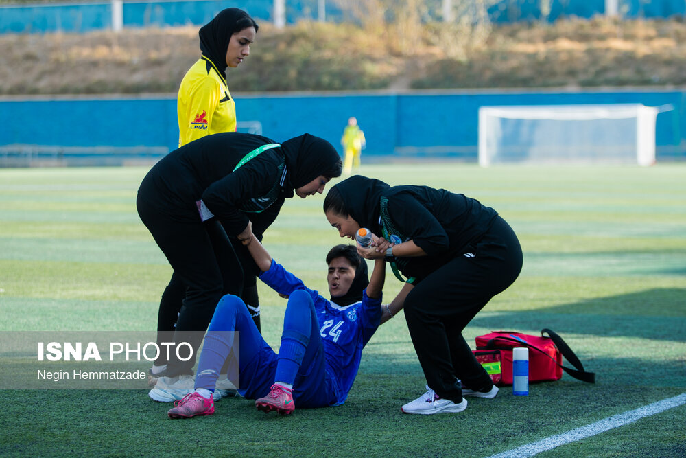 دیدار تیم‌های فوتبال بانوان استقلال و حسن زاده ارومیه