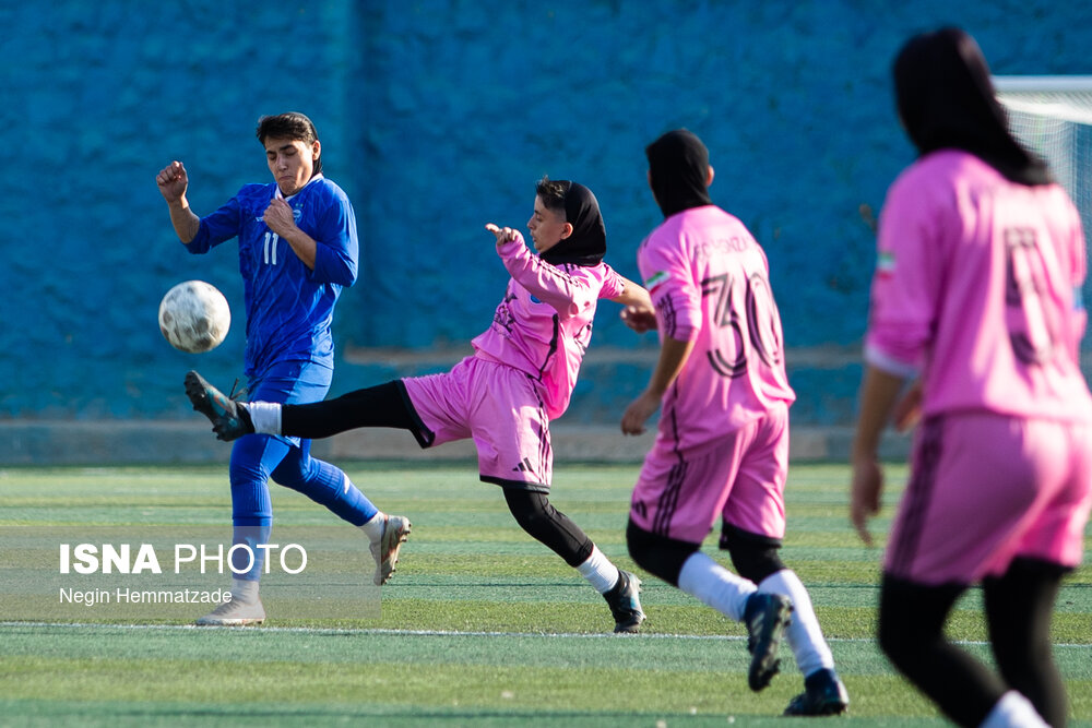 دیدار تیم‌های فوتبال بانوان استقلال و حسن زاده ارومیه