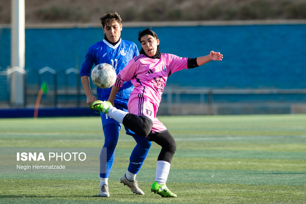 دیدار تیم‌های فوتبال بانوان استقلال و حسن زاده ارومیه