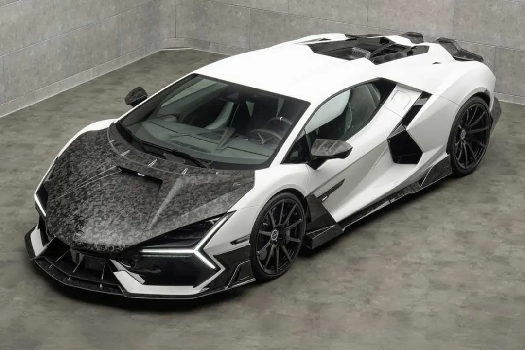 معرفی لامبورگینی روئلتو منصوری با قدرت بیشتر و ماسک فیبر کربنی!