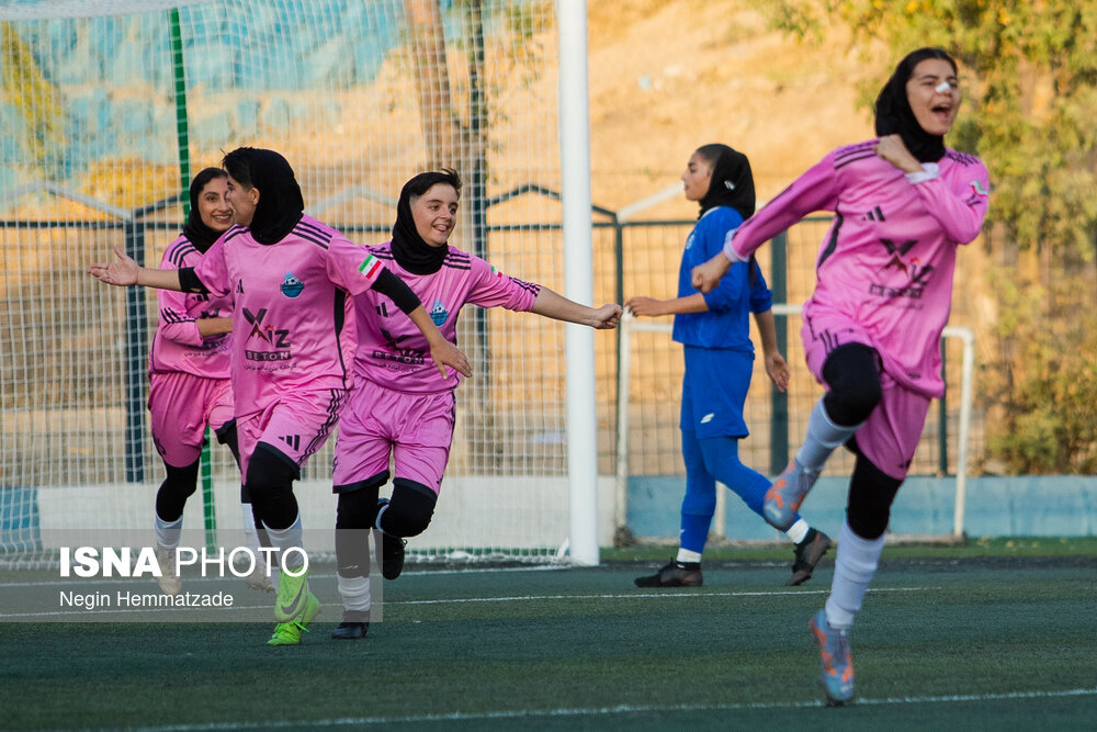 دیدار تیم‌های فوتبال بانوان استقلال و حسن زاده ارومیه