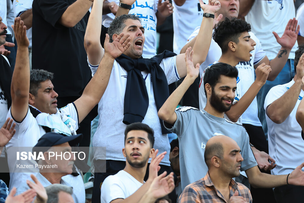 دیدار تیم‌های ذوب آهن اصفهان و ملوان بندرانزلی