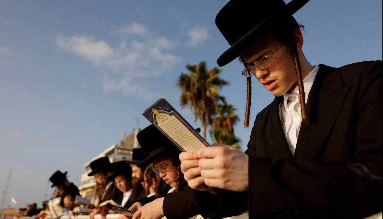 معافیت خدمت، پاشنهی آشیل کایبنه بیبی