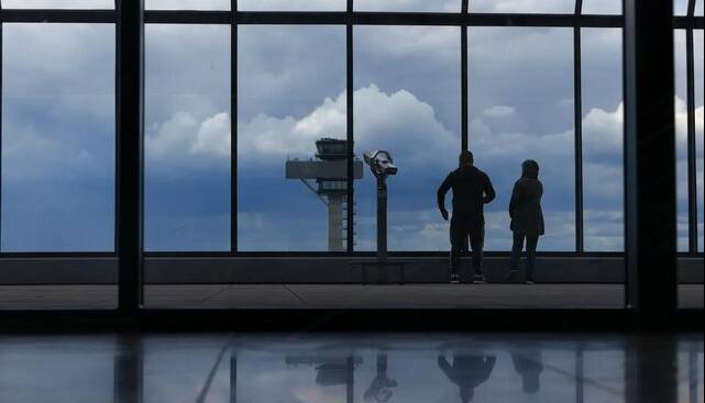 تعطیلی موقت فرودگاه برلین به دلیل مشاهده پهپادهای ناشناس