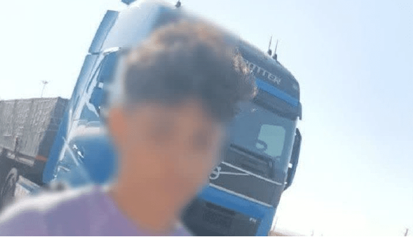 کشنده ولوو با راننده ۱۴ ساله توقیف شد